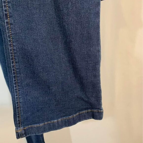 WOMAN’S high rise boots cut jeans with stretch. Size 11. Gorgeous wash. - Picture 6 of 10